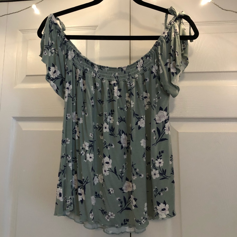 American Eagle - off the shoulder top (size L)